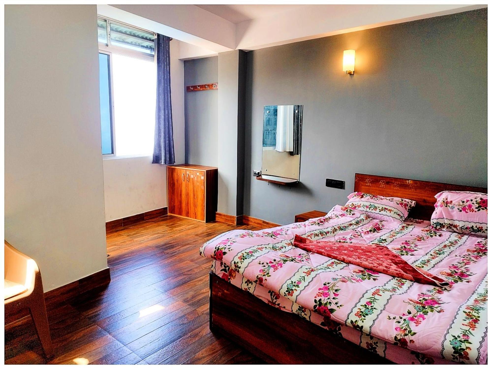 Hotel Premium Pitstop Near Railway Station Best Hotel In Darjeeling 다르질링 외부 사진